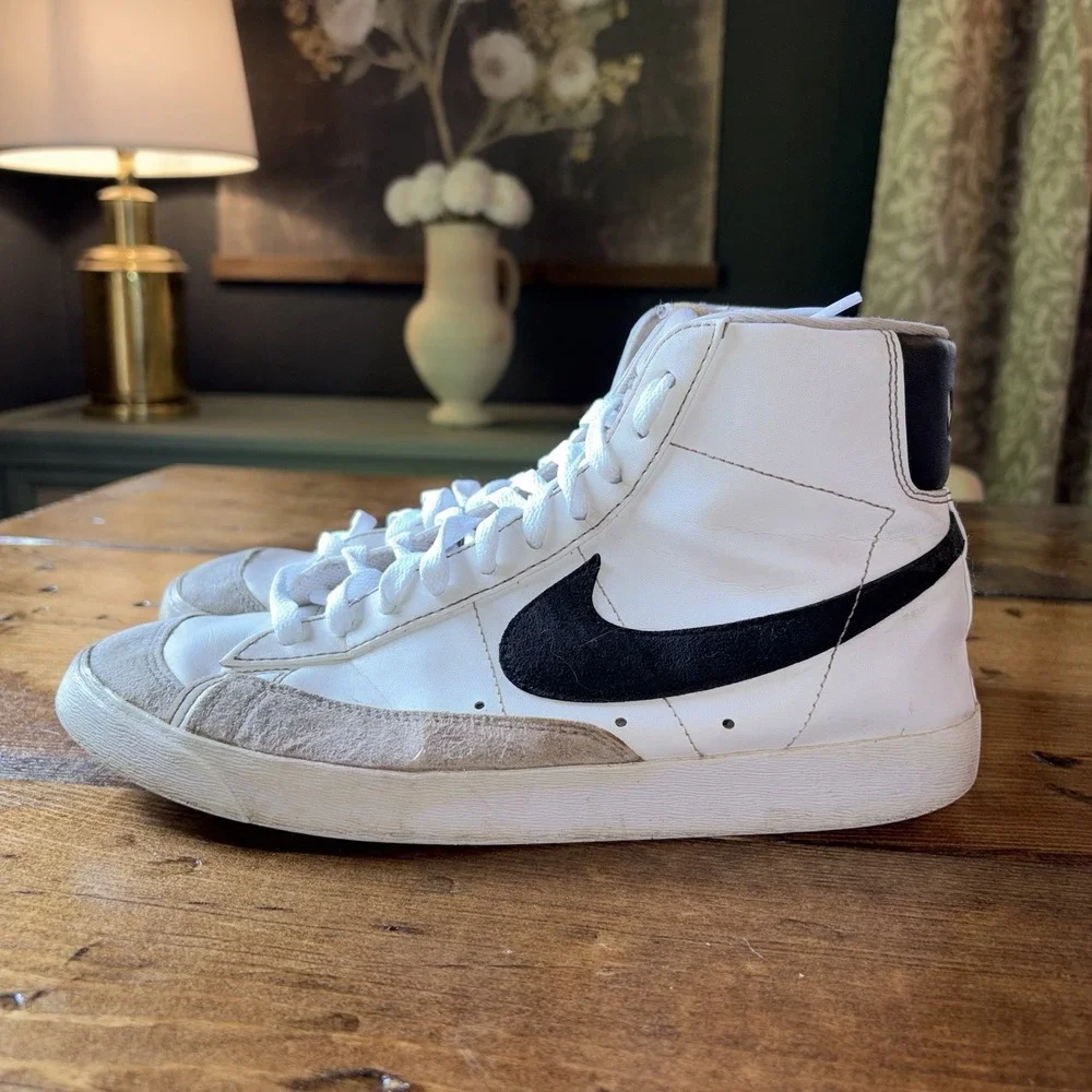 Nike Blazer Mid 77 Women's 9.5 Athletic High Top Casual Comfort Sneaker Shoes